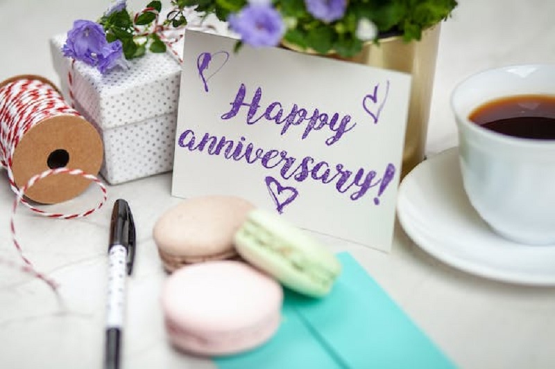 Celebrate Love with Anniversary Party Themes 